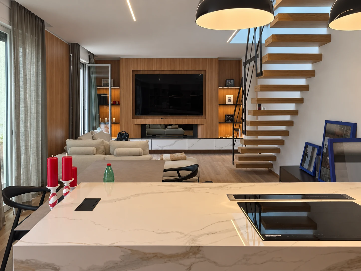 Penthouse: cucina e piano in marmo