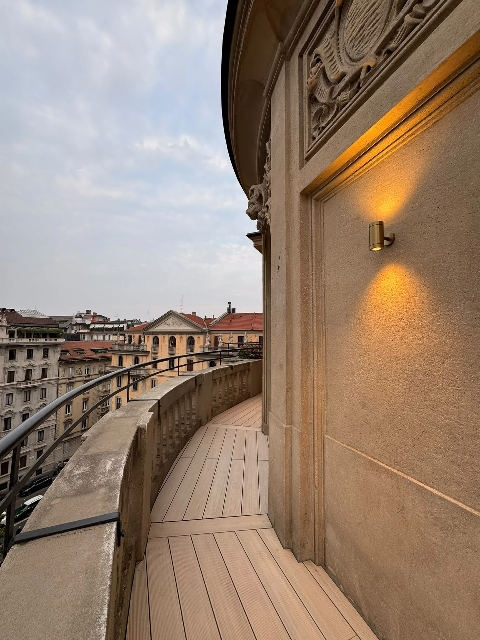 Residenza: terrazza e dettagli della facciata