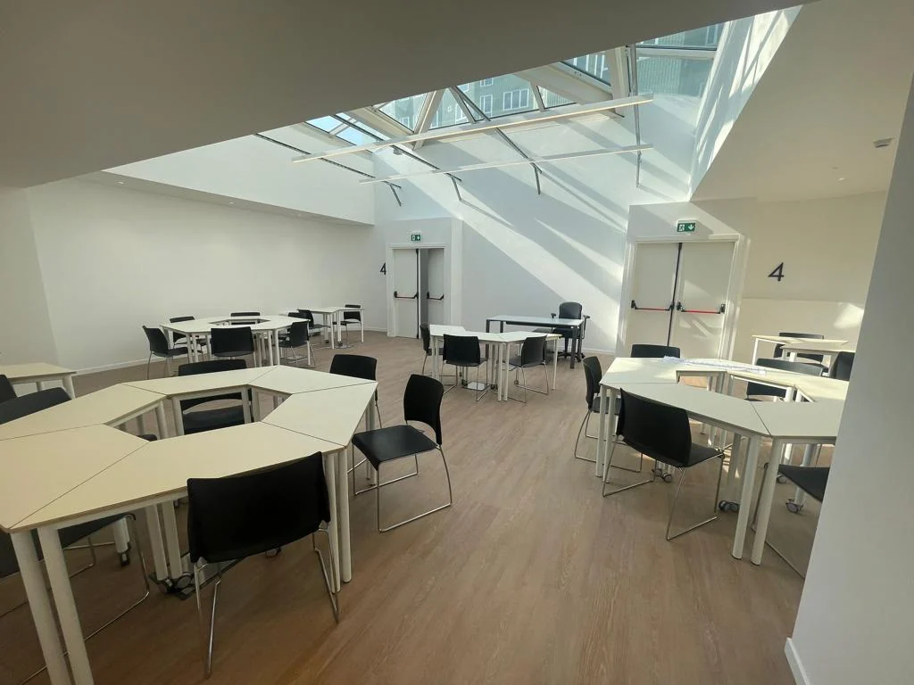 Uffici Randstad: ambiente di lavoro vetrato